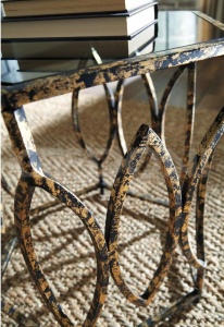 Акцентный стол Keita